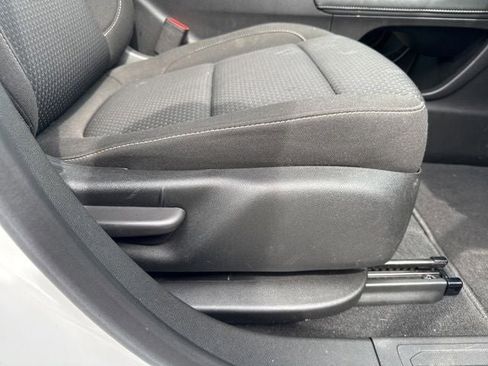 Used 2023 GMC Acadia SLE FWD image 29
