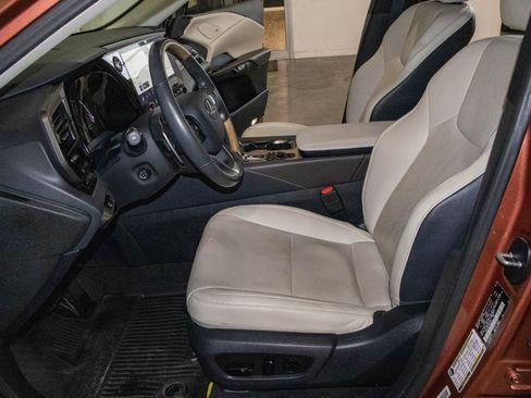 Used 2023 Lexus RX 350 Premium Plus w/ Cold Area Package FWD image 7