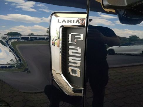 Used 2022 Ford F250 Lariat w/ Lariat Ultimate Package AWD/4WD image 12