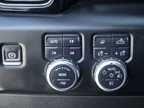Used 2022 GMC Sierra 1500 AT4 w/ AT4 Preferred Package AWD/4WD image 23