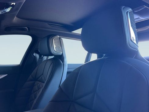 New 2025 BMW 740i image 15