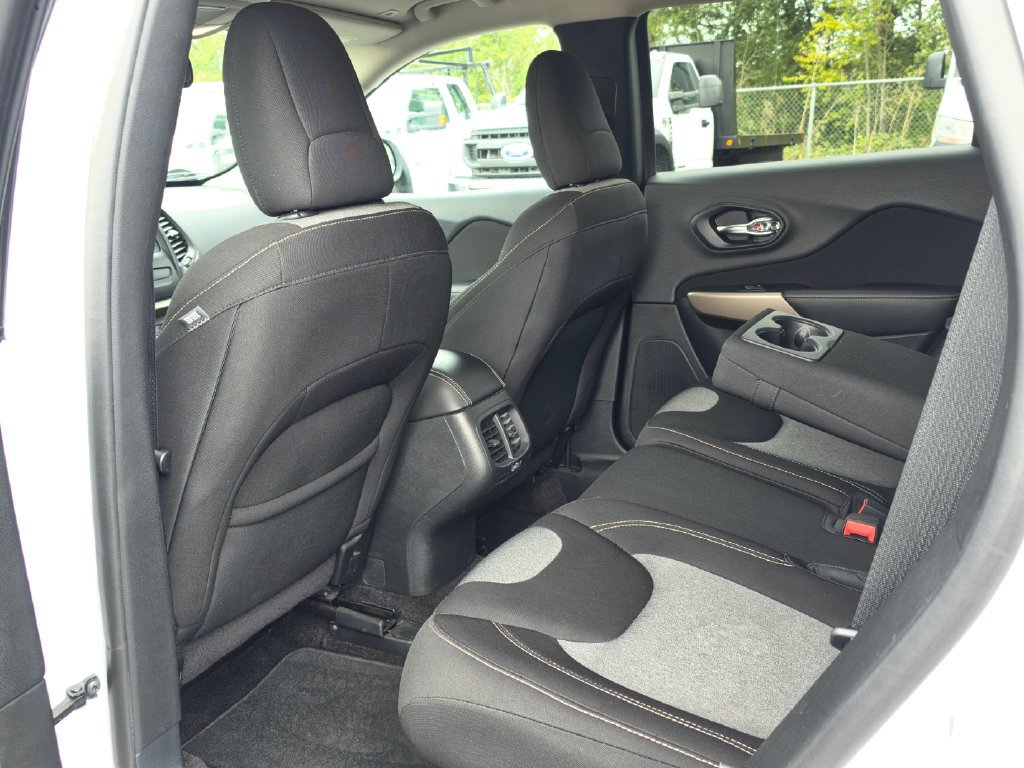 Used 2018 Jeep Cherokee Latitude w/ Safety Group AWD/4WD image 22