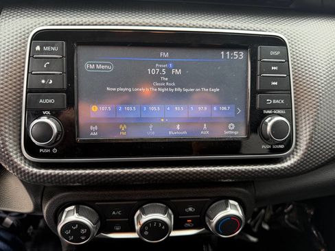 Used 2018 Nissan Kicks S image 14