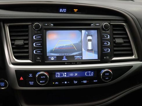 Used 2018 Toyota Highlander Limited Platinum AWD/4WD image 22