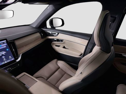 Certified 2025 Volvo XC90 T8 Ultra w/ Protection Package Premier AWD/4WD image 26