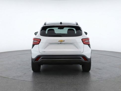 Used 2025 Chevrolet Trax LT FWD image 7