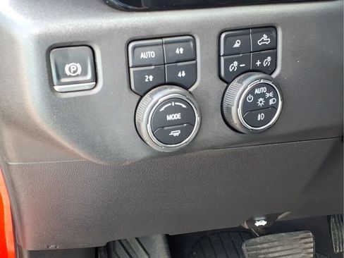 Used 2023 Chevrolet Silverado 1500 LT Trail Boss w/ LT Trail Boss Premium Package AWD/4WD image 14