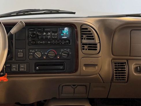 Used 2000 Cadillac Escalade Luxury image 25