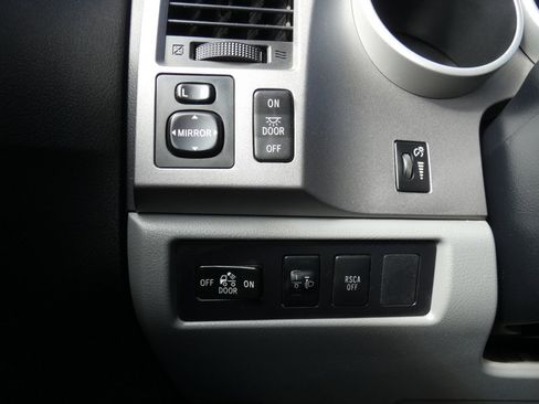 Used 2010 Toyota Tundra 4x4 Double Cab image 19