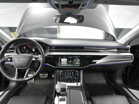 Used 2022 Audi S8 image 25