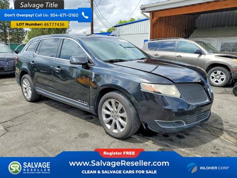 Used 2014 Lincoln MKT AWD image 5