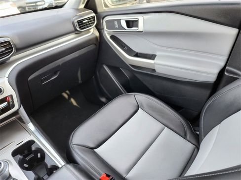 Certified 2022 Ford Explorer XLT w/ Equipment Group 202A image 15