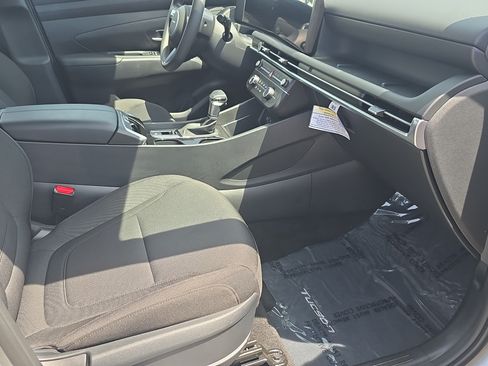 Certified 2025 Hyundai Tucson SE FWD image 13