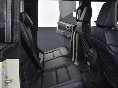 New 2025 Ford Bronco Badlands image 15