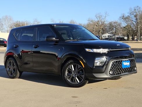 Used 2021 Kia Soul EX image 2