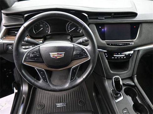 Used 2017 Cadillac XT5 Platinum image 41