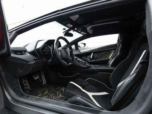 Used 2021 Lamborghini Aventador SVJ image 8