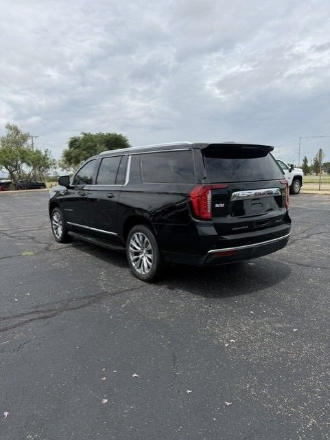 Used 2023 GMC Yukon XL SLT AWD/4WD image 4