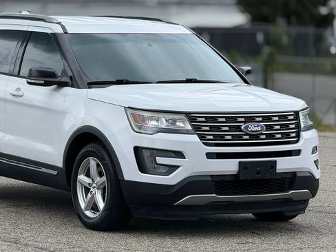 Used 2016 Ford Explorer XLT AWD/4WD image 15