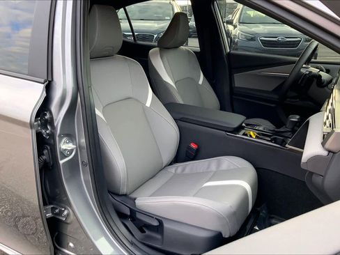 Used 2025 Toyota Camry SE image 8