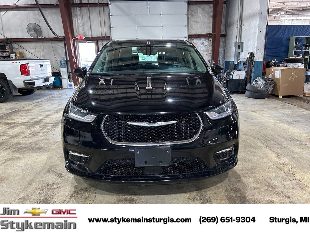 Used 2024 Chrysler Pacifica Touring-L FWD image 11
