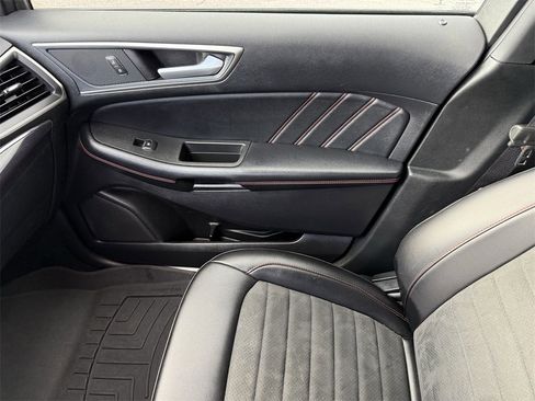 Used 2021 Ford Edge ST-Line image 29