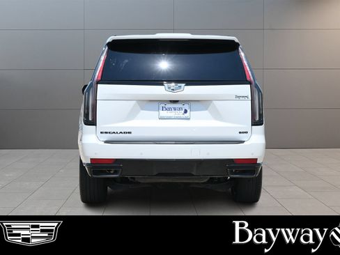 Used 2023 Cadillac Escalade ESV Sport w/ LPO, ONYX Package AWD/4WD image 7