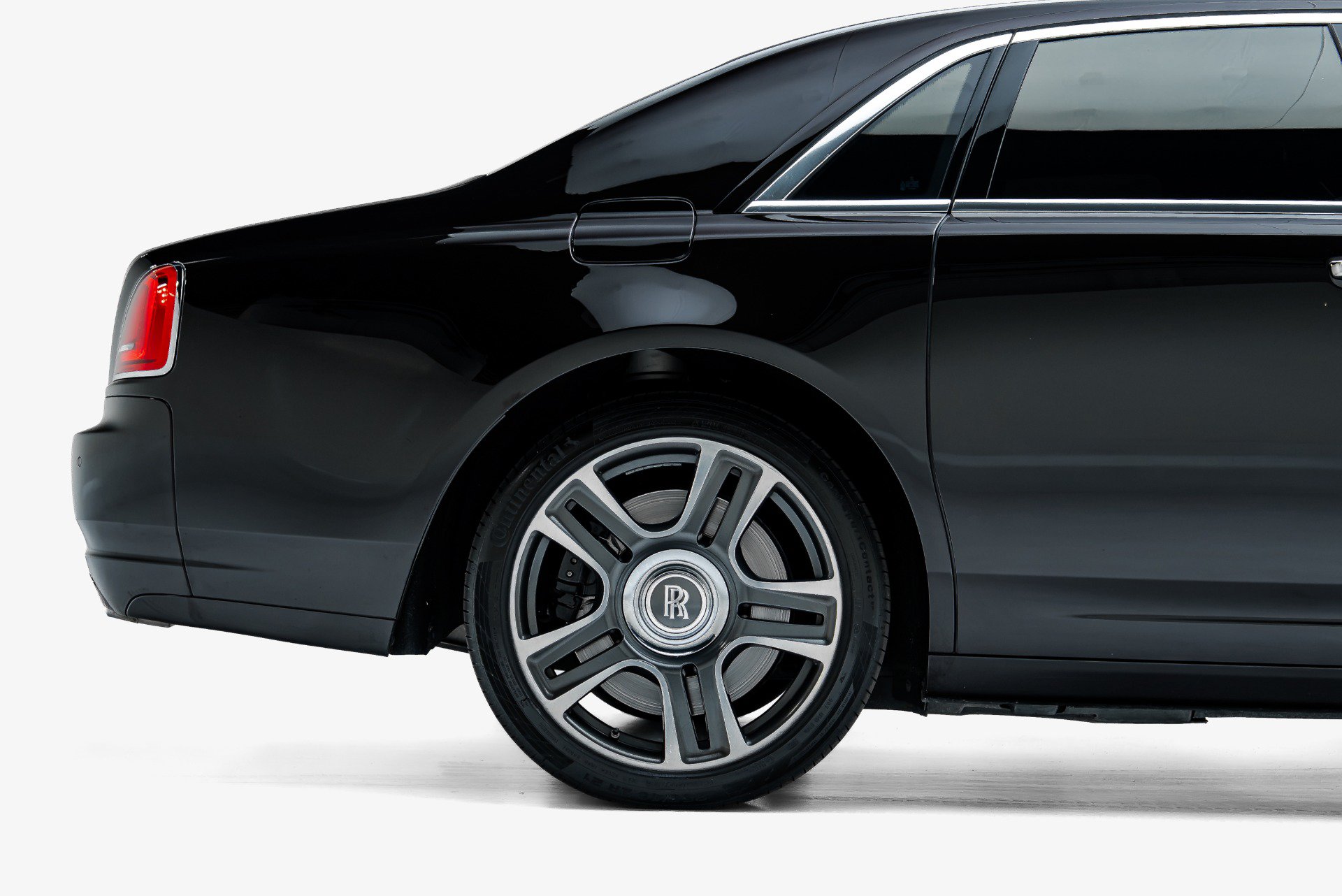Used 2016 Rolls-Royce Ghost RWD image 17