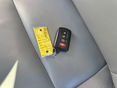 Used 2018 Toyota Highlander image 38