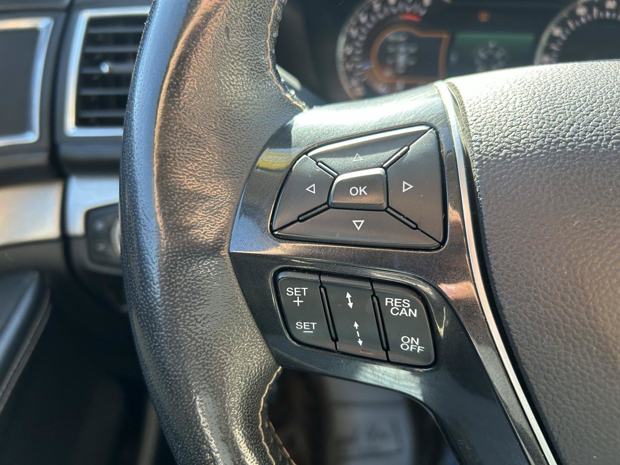 Used 2018 Ford Explorer Platinum AWD/4WD image 21
