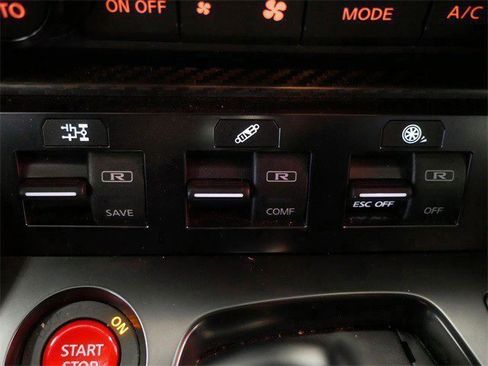 Used 2023 Nissan GT-R Premium w/ Premium Interior Package image 13