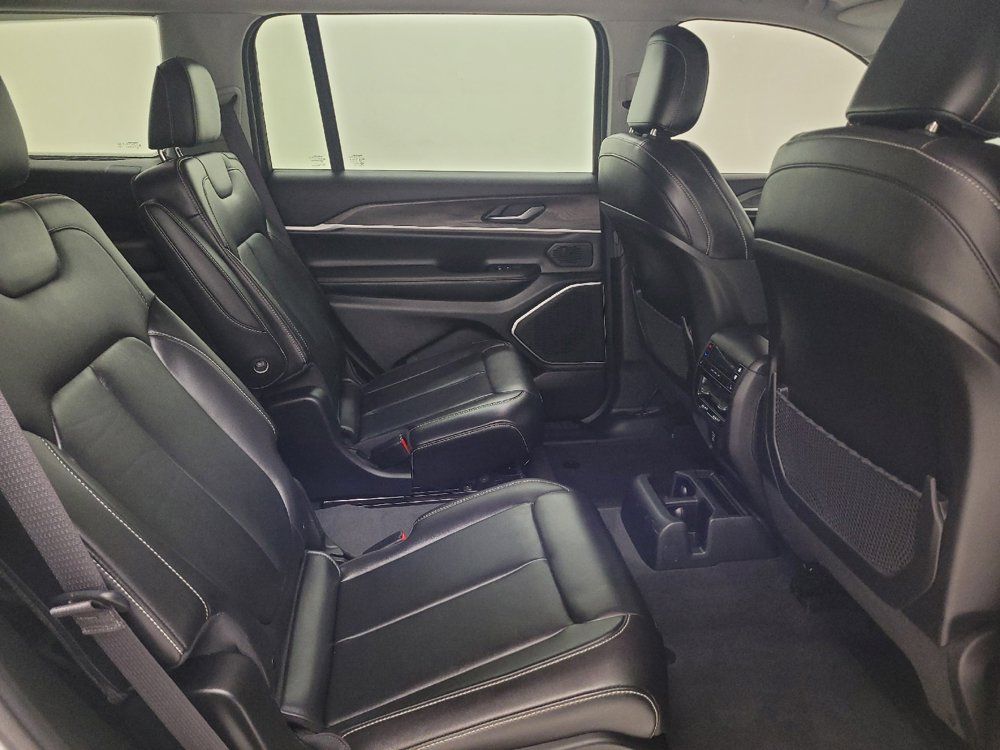 Used 2022 Jeep Grand Cherokee L Limited RWD image 19