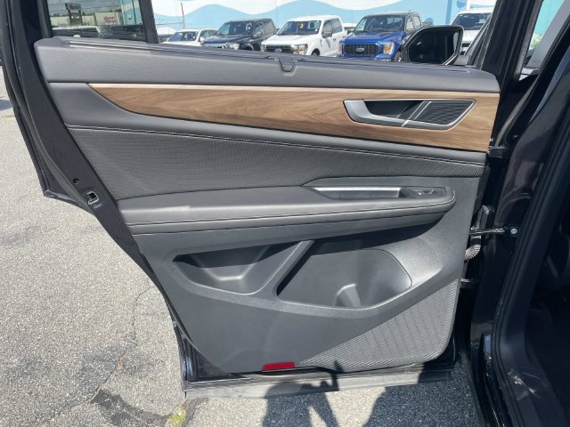 Used 2025 Volkswagen Atlas SE AWD/4WD image 17