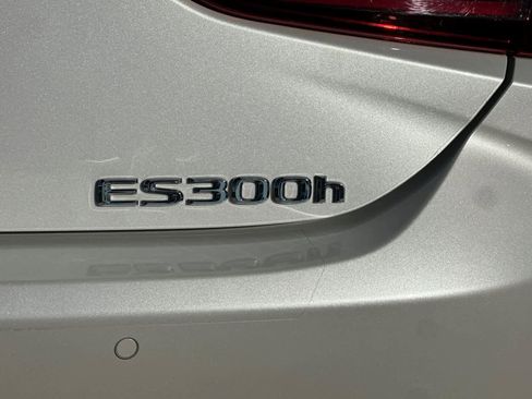 Used 2023 Lexus ES 300h w/ Premium Package image 31