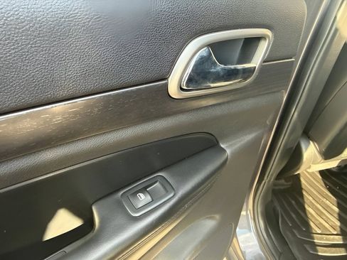 Used 2017 Jeep Grand Cherokee Altitude AWD/4WD image 25