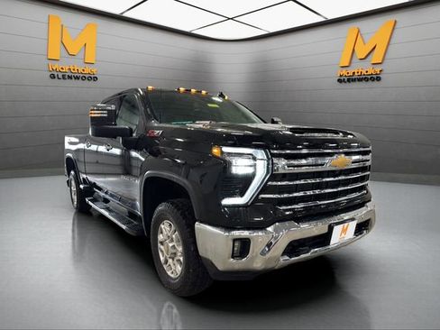 Used 2024 Chevrolet Silverado 3500 LTZ image 2