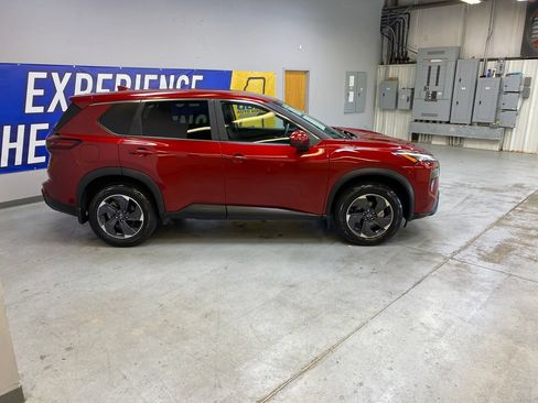 Used 2026 Nissan Rogue SV FWD image 8