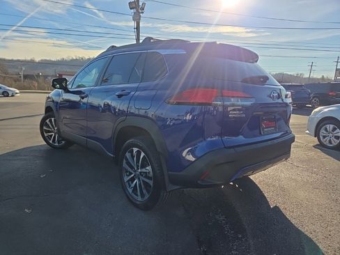 Used 2023 Toyota Corolla Cross XLE image 3