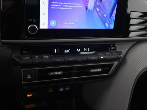 Used 2025 Toyota Camry SE image 20