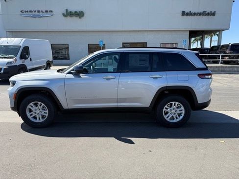 New 2025 Jeep Grand Cherokee Laredo image 3