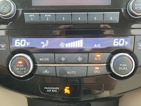 Used 2016 Nissan Rogue SV FWD image 29