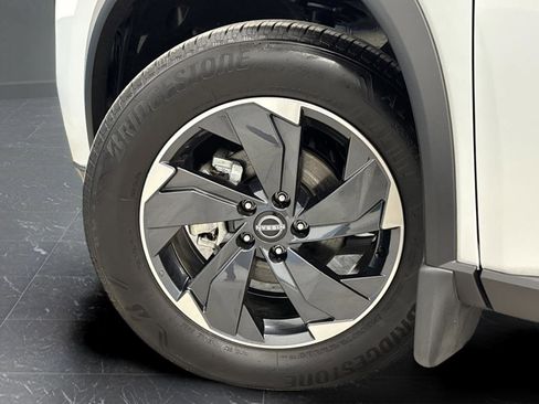 Used 2025 Nissan Rogue SV image 31