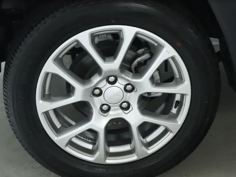 Used 2024 Jeep Compass Latitude AWD/4WD image 12