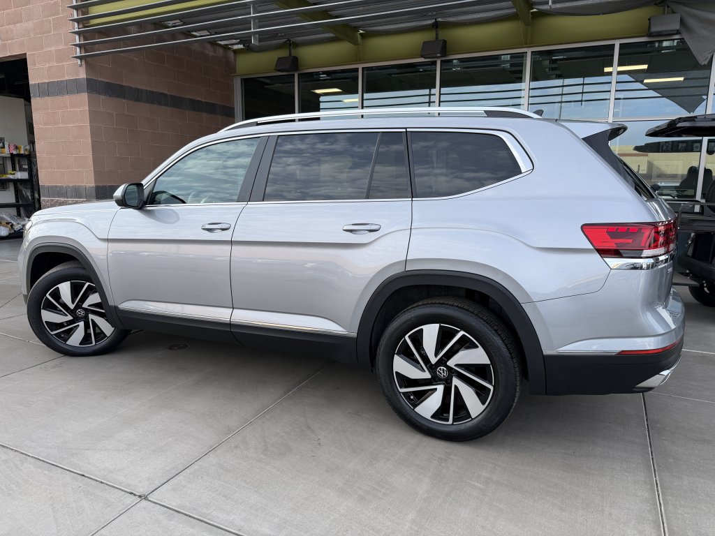 Used 2024 Volkswagen Atlas SEL AWD/4WD image 5