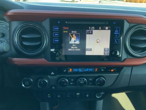 Used 2017 Toyota Tacoma TRD Off-Road image 33