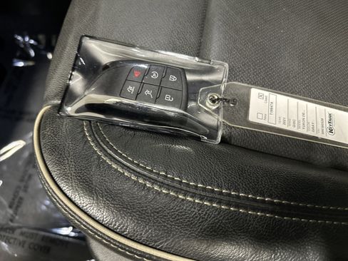 Used 2021 GMC Yukon SLT w/ SLT Luxury Plus Package image 38