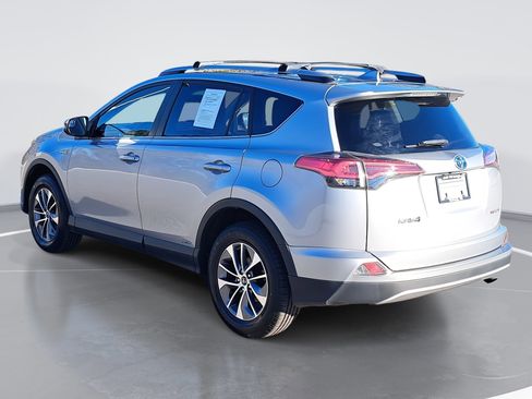 Used 2018 Toyota RAV4 LE image 5