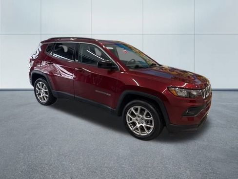 Used 2022 Jeep Compass Latitude w/ Sun and Sound Group image 9