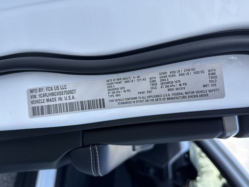 New 2025 Jeep Grand Cherokee Limited w/ Black Appearance Package image 36