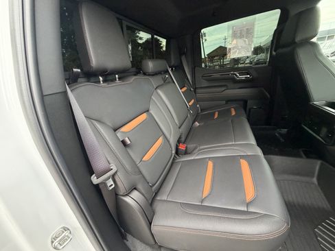 Used 2024 GMC Sierra 1500 AT4 w/ AT4 Premium Package AWD/4WD image 19